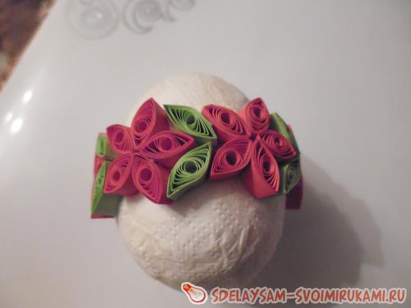 наклеивать элементы на яйцо