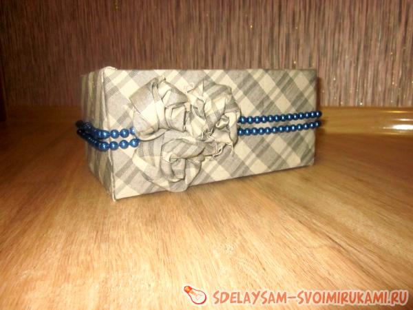 украсила ниткой из старых бус