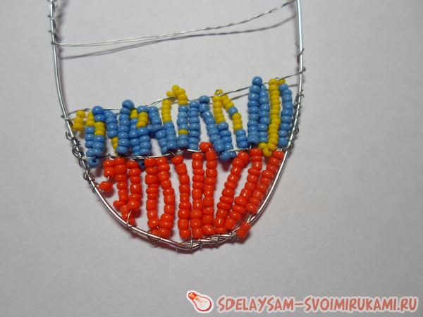 Второй ярус заполните бисером