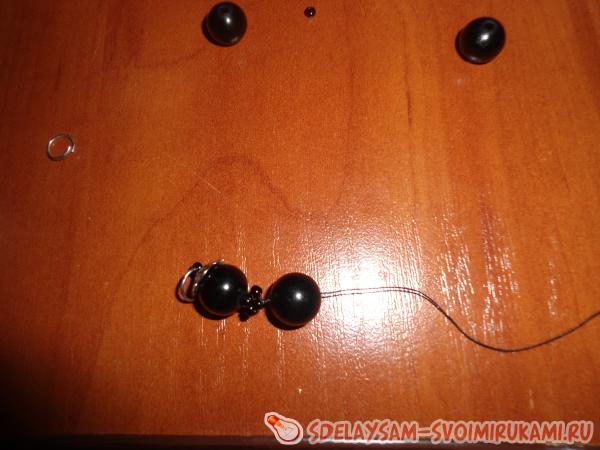 большую стеклянную бусинку