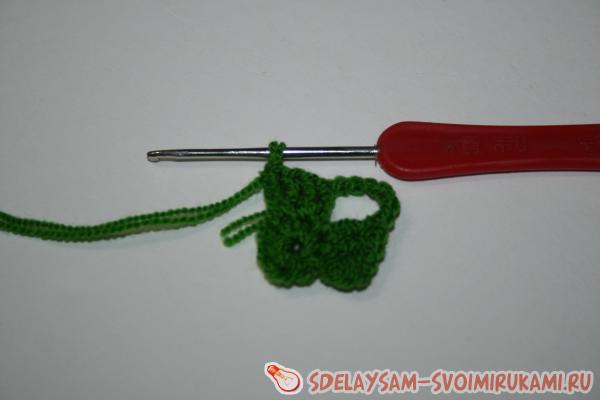 обвязываем его столбиками с накидом