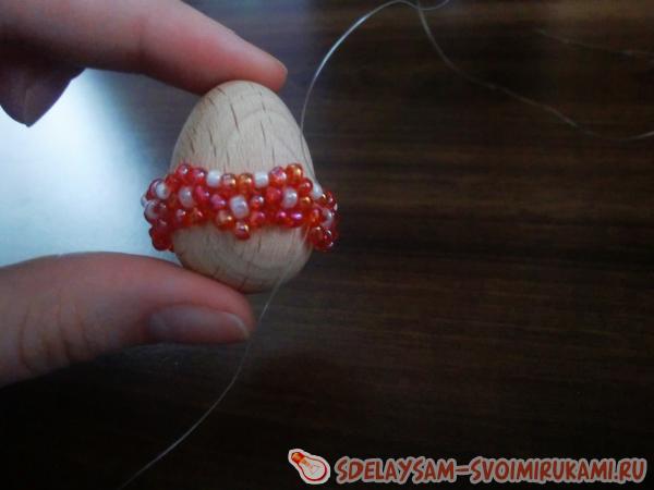 Пасхальное яйцо оплетенное бисером