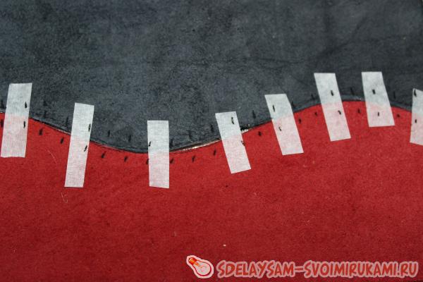 Намечаем по всем контурам обложки места