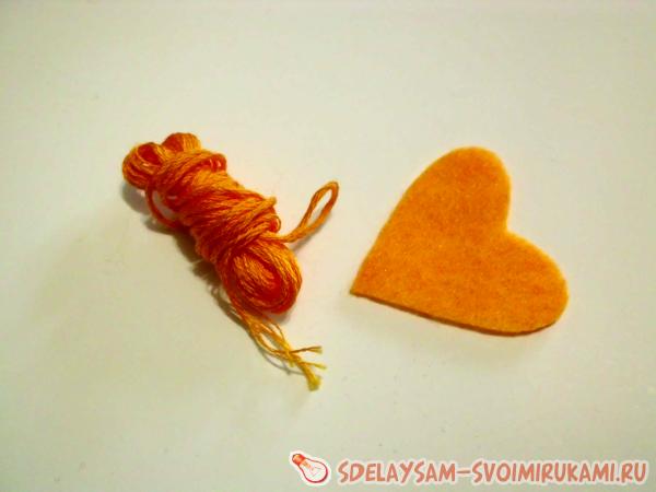 пришиванием сердечек к чехлу