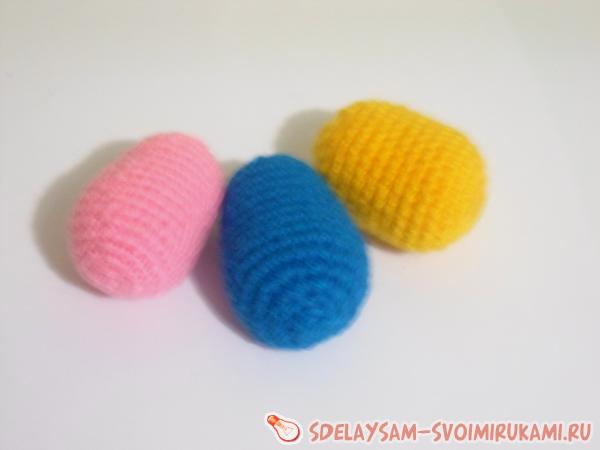 Пасхальная курочка с яйцами