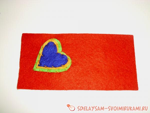 пришиванием сердечек к чехлу