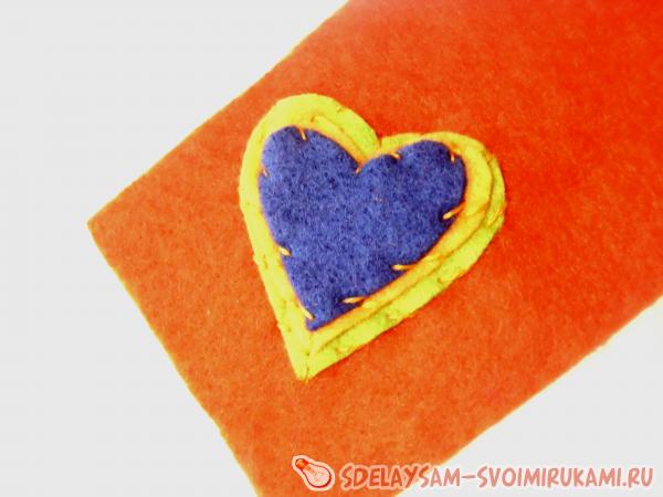 пришиванием сердечек к чехлу