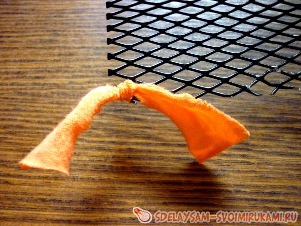 Процесс создания пушистого коврика