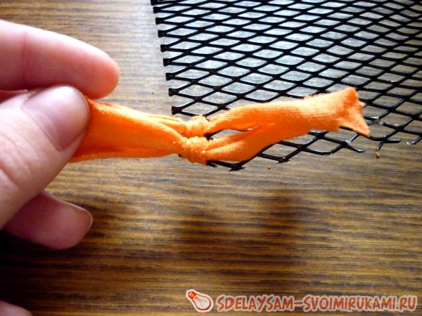 Процесс создания пушистого коврика