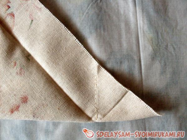 Прострочите углы салфетки