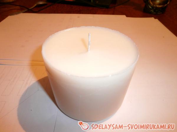 Перелейте расплавленный воск
