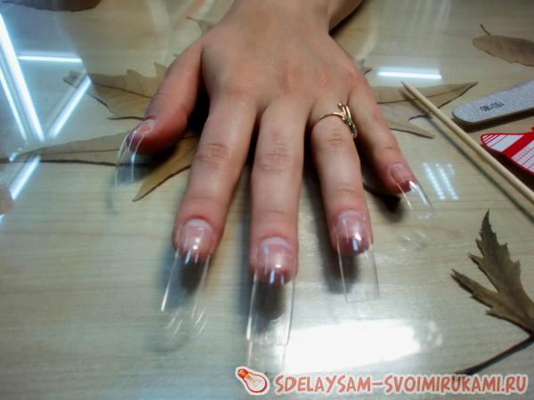 Наращивание ногтей акрилом