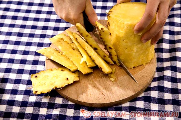 Как быстро почистить ананас
