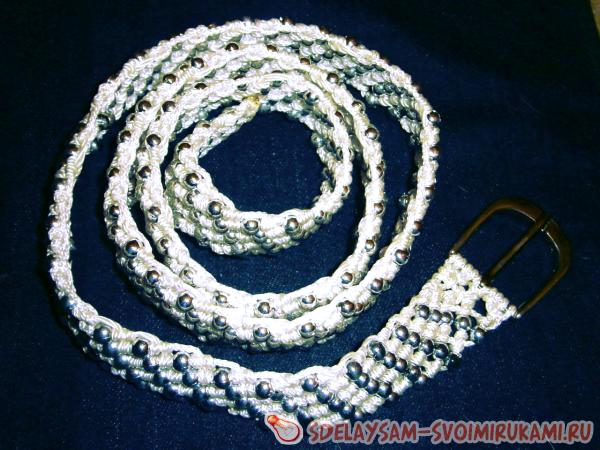 Пояс макраме с бусинками