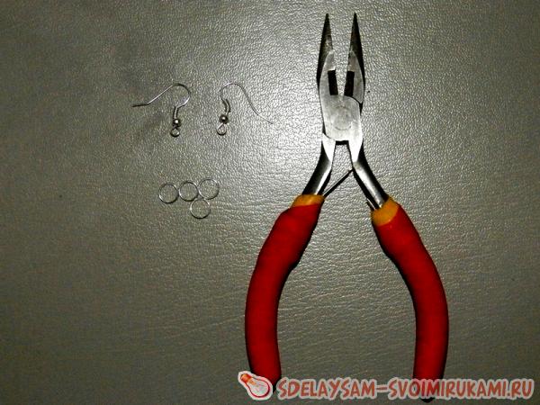 одеваем по два колечки на цветочек