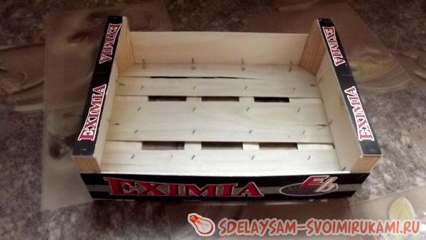 вставляются в деревянный ящик