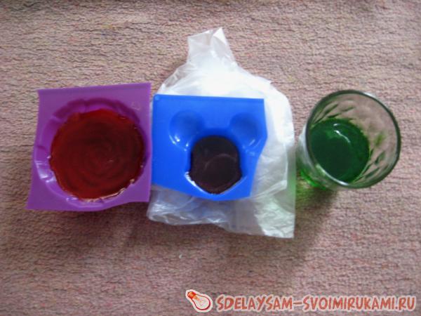 наливаем в обе форме