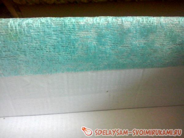 тщательно разглаживая