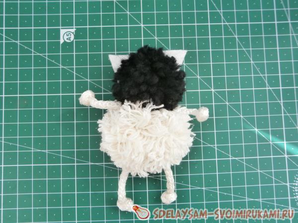 Котик игрушка из ниток