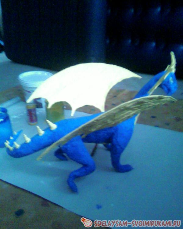 Дракон из монтажной пены