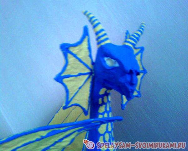 Дракон из монтажной пены