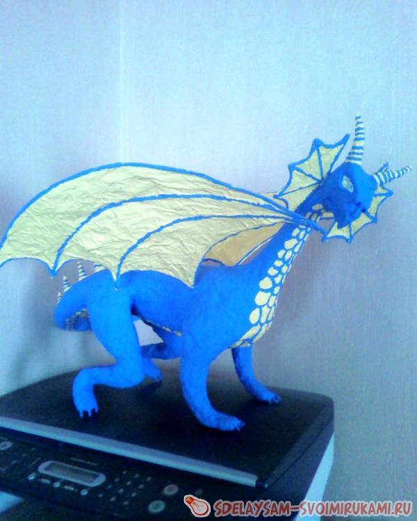 Дракон из монтажной пены