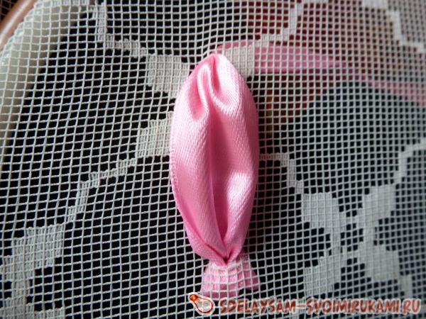 Приступаем к вышивке бутонов