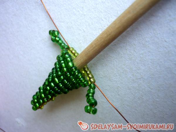 плетем крокодила из бисера