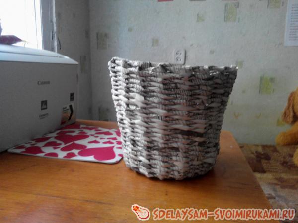 Горшок для цветов из газетных трубочек