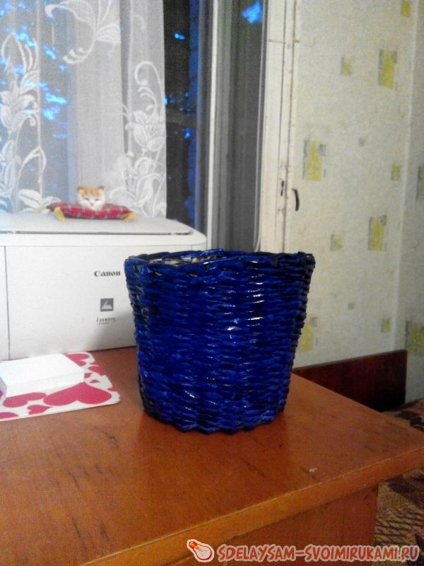 Горшок для цветов из газетных трубочек