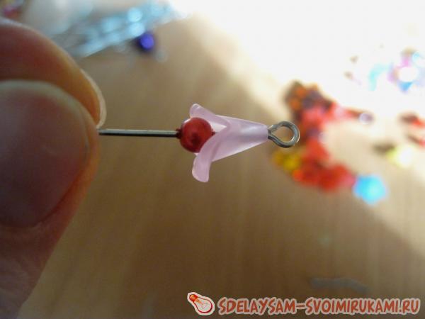 нанизываем маленькую бусинку