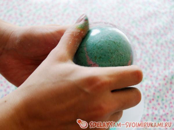 Немного покрутив половинки формы