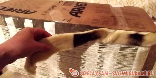 Из мехового полотна нарезаются полосы