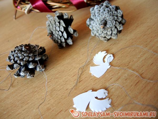 привязать нить и к шишкам