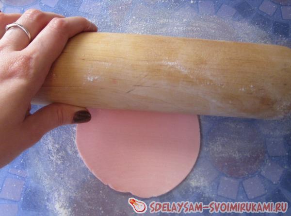 раскатайте скалкой