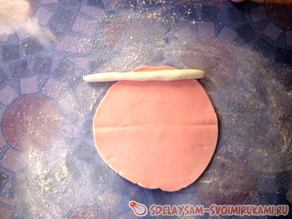 Положите белый жгутик