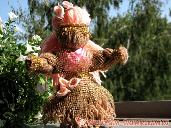 Кукла мотанка из пряжи