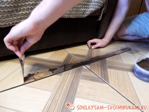 отклеиваем скотч