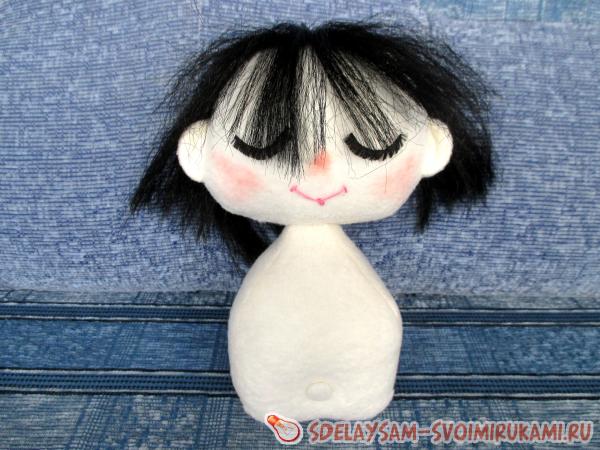 пришейте голову куклы