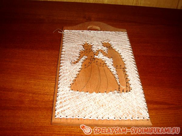 привяжите белую нить