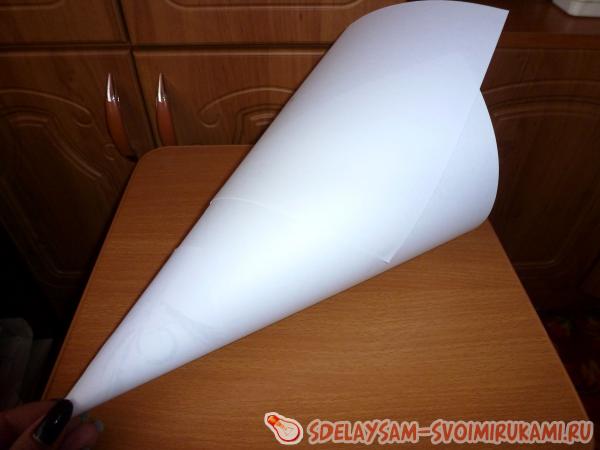 конус из бумаги