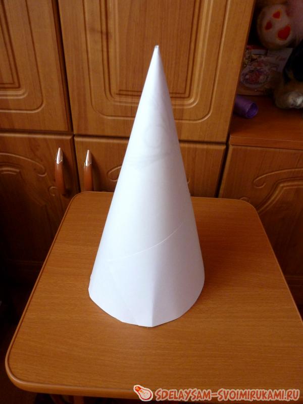 обрезаем конус из бумаги