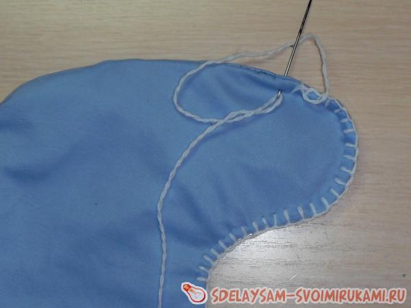 обметываем по периметру чулочек