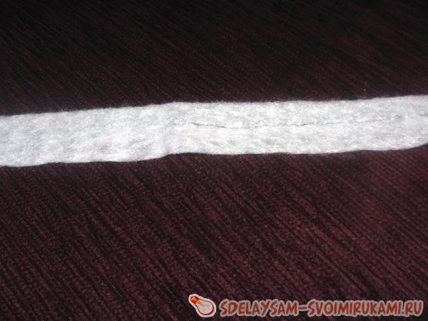 желательно пришить белую меховую часть