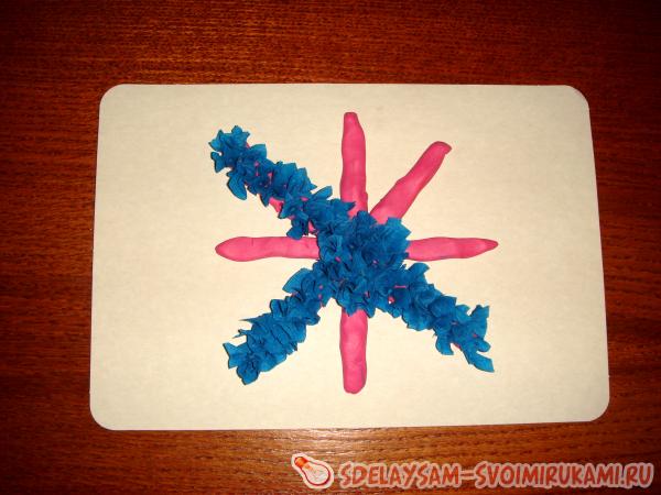 Снежинка из гофрированной бумаги