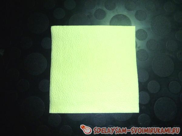 салфетку и складываем ее пополам