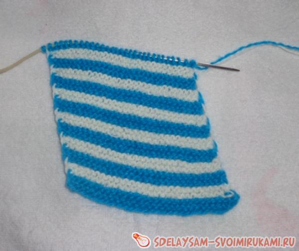 Полосатый мяч погремушка