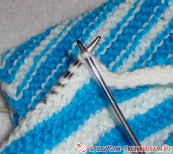 Полосатый мяч погремушка