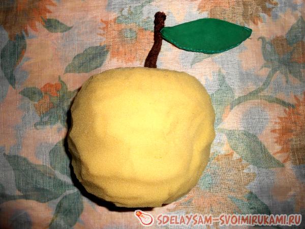 смазываем клеем и вставляем