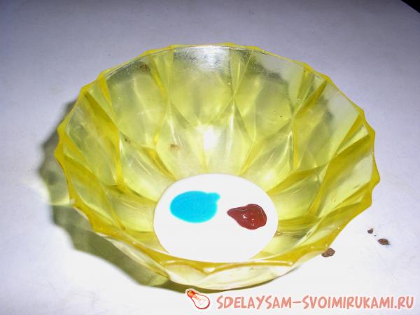 наливаем клей ПВА